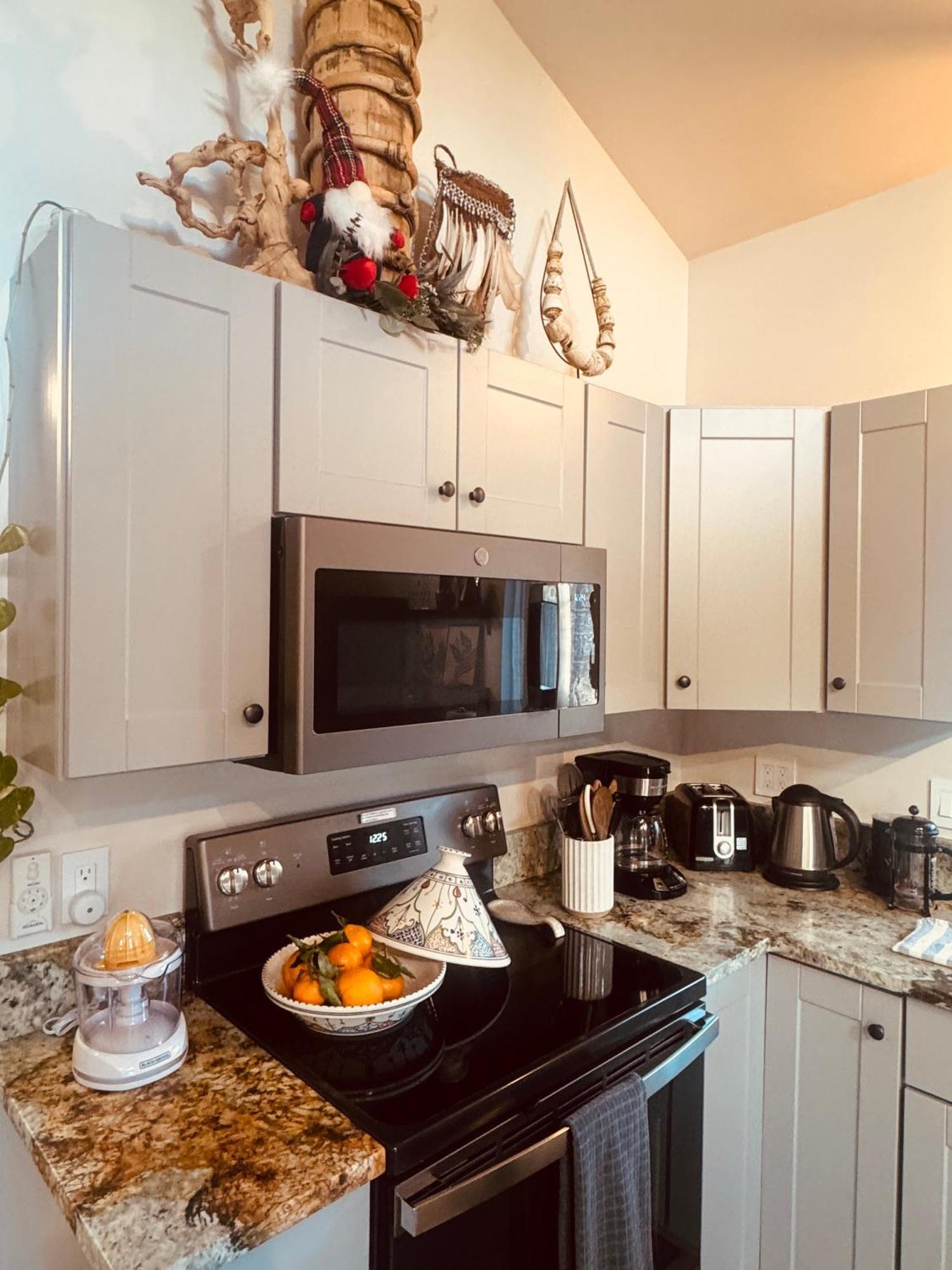 Modern 1 Acre Private Rd Soaking 3 Min Canyon Rd *