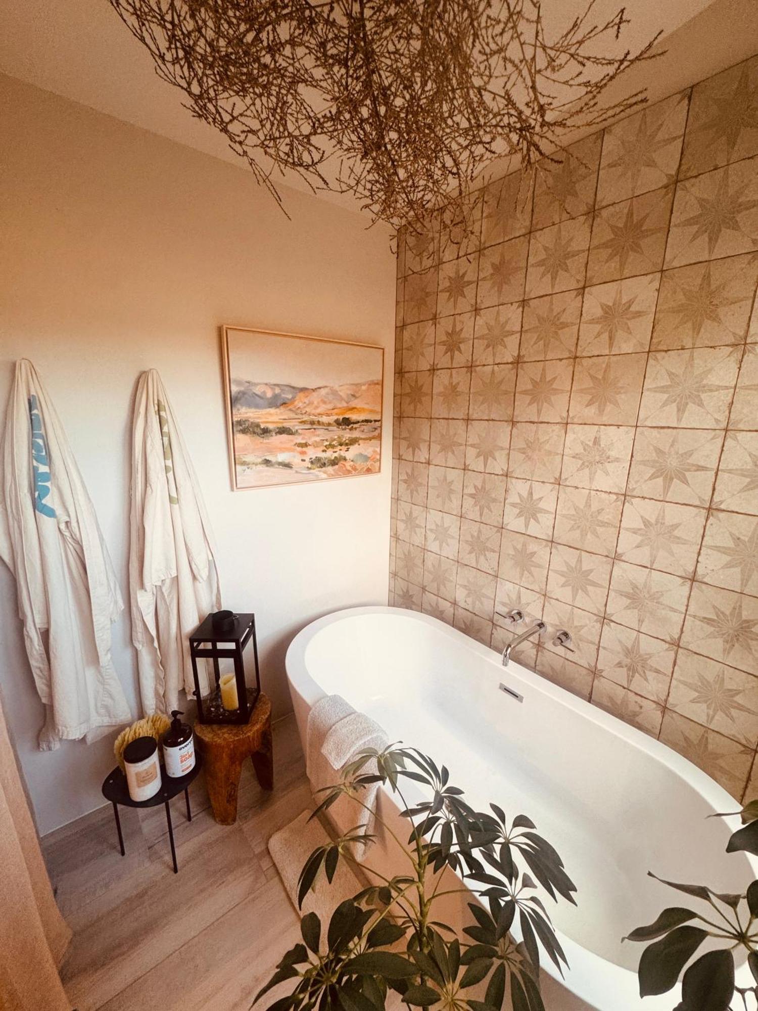 Modern 1 Acre Private Rd Soaking 3 Min Canyon Rd