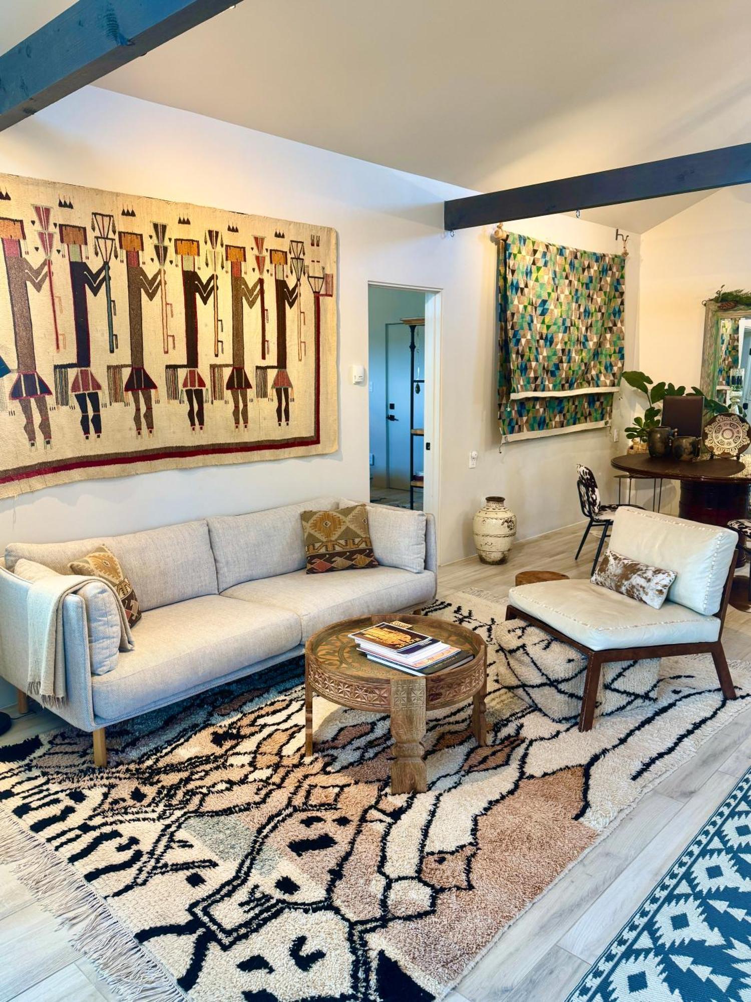 Modern 1 Acre Private Rd Soaking 3 Min Canyon Rd Holiday home *