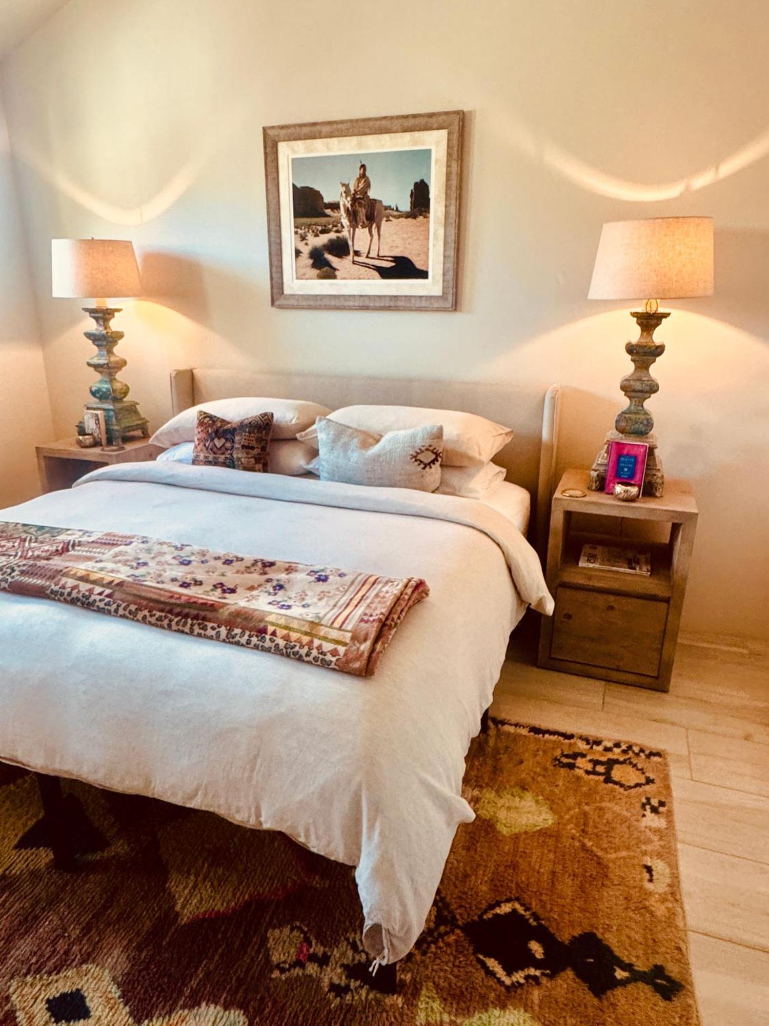 Modern 1 Acre Private Rd Soaking 3 Min Canyon Rd *