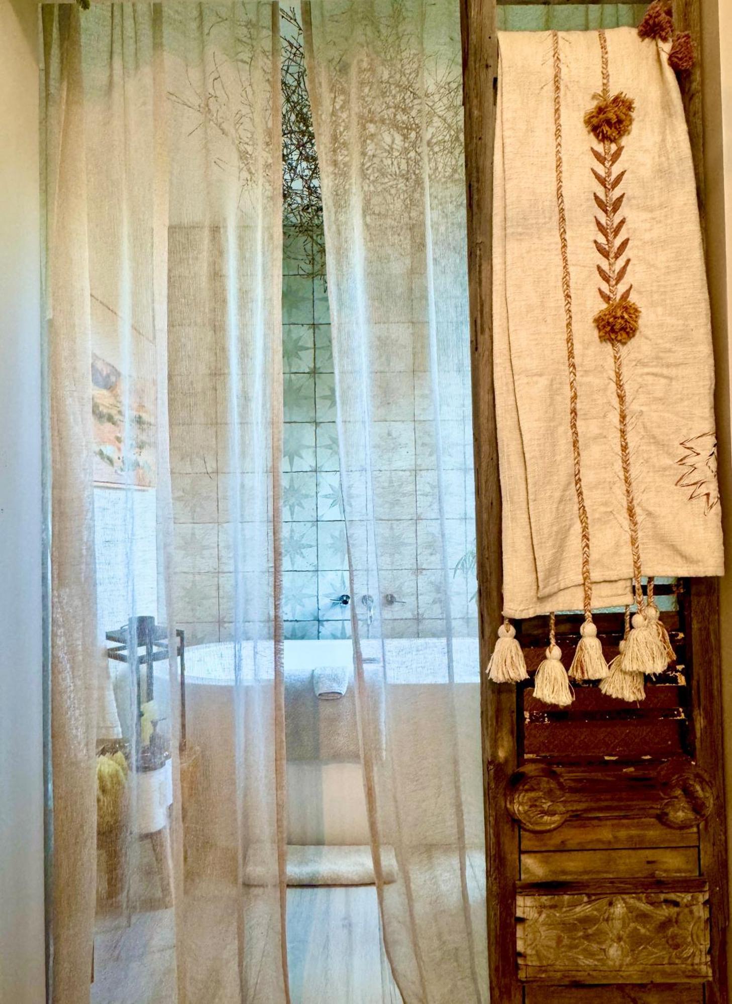 Modern 1 Acre Private Rd Soaking 3 Min Canyon Rd